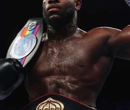 Aloys Youmbi entre dans la légende : Champion du monde des poids légers !